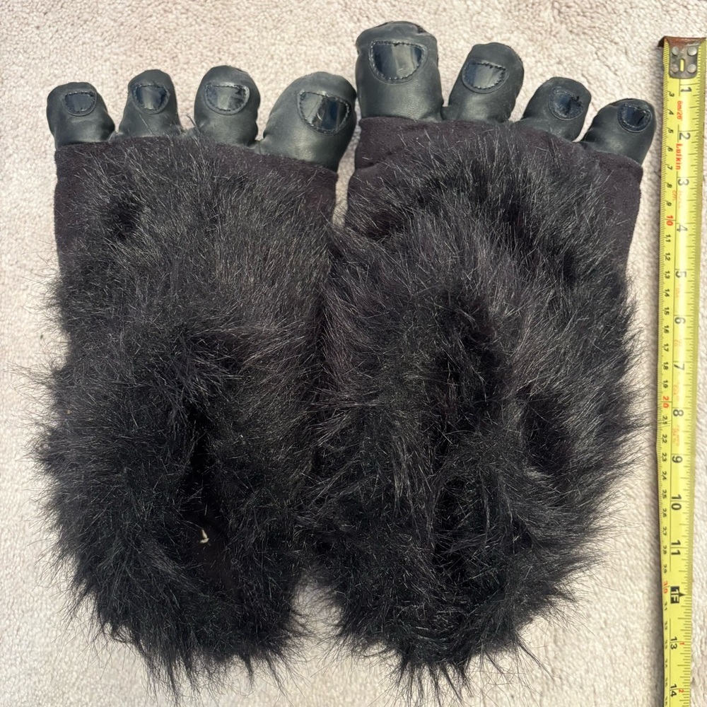 Old Navy Black Furry Slippers with big toes - Kids size 1/2